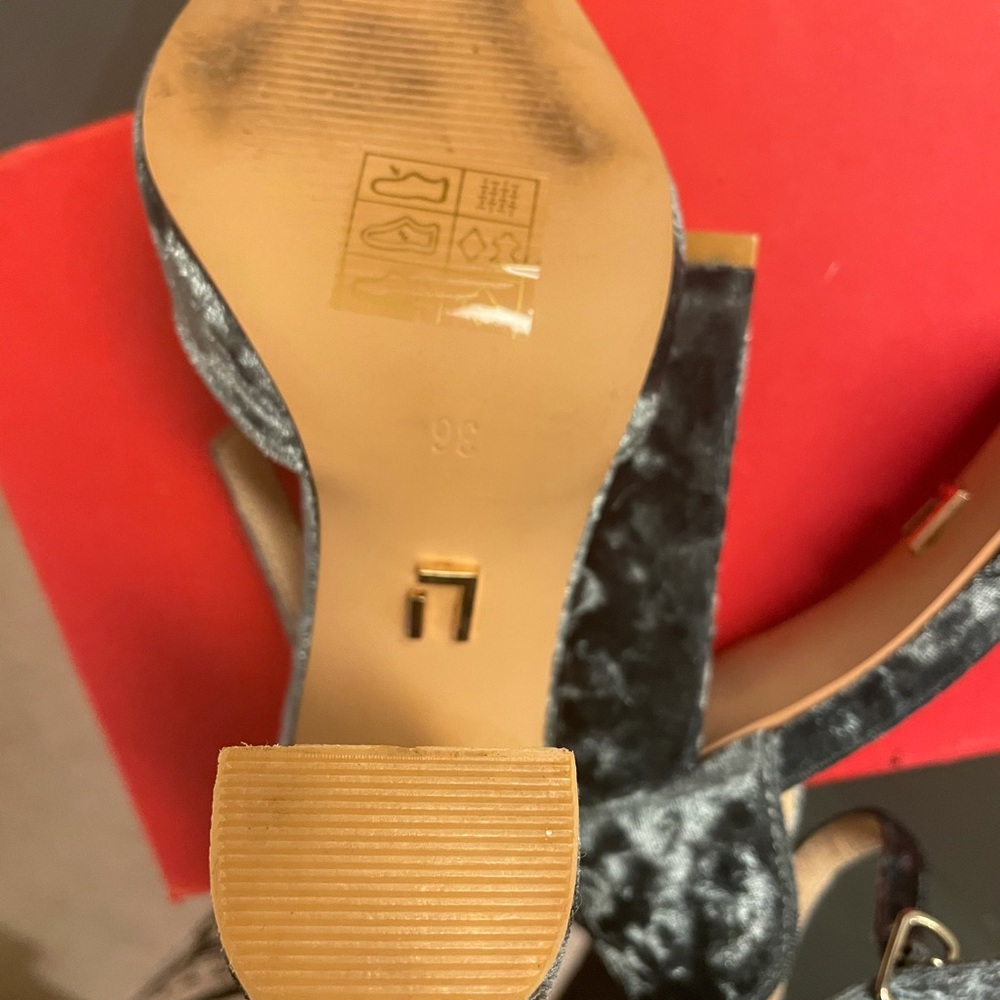 Heels - Picture 8 of 8